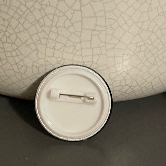 Small KISS Black and Yellow Button 32mm - Picture 2 of 3